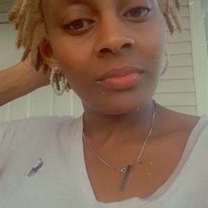 Meet your Posher, Cassandra